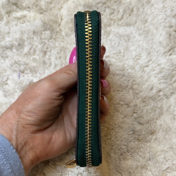 Tory Burch Emerald Stone Emerson Coin Case and Gold Zip Wallet - Picture 4 of 9